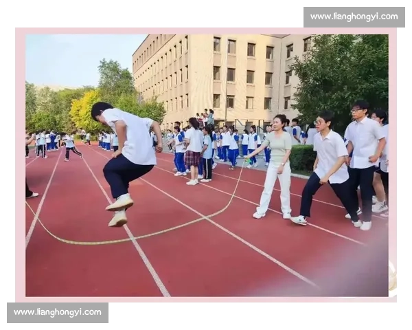 围绕跳长绳比赛展示团队协作与青春活力的精彩校园盛会魅力瞬间集锦